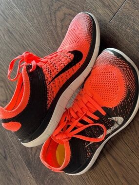 Nike Free Flyknits